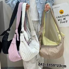 批发韩国小众尼龙褶皱饺子包 绗缝大容量单肩斜挎包ins牛角包