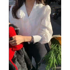 批发柠檬绿茶冬季法式内搭花边设计感V领宽松显瘦白色衬衫女