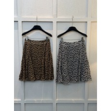 批发2026年春Montrue爆款极简<b class='q'>皮衣</b>爱心字母tee配立裁多片式豹纹短裙