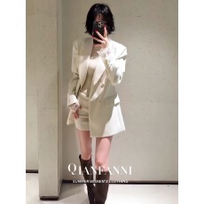 批发轻熟简约风白色双排扣西装女秋季新款职场通勤气质设计感西服外套