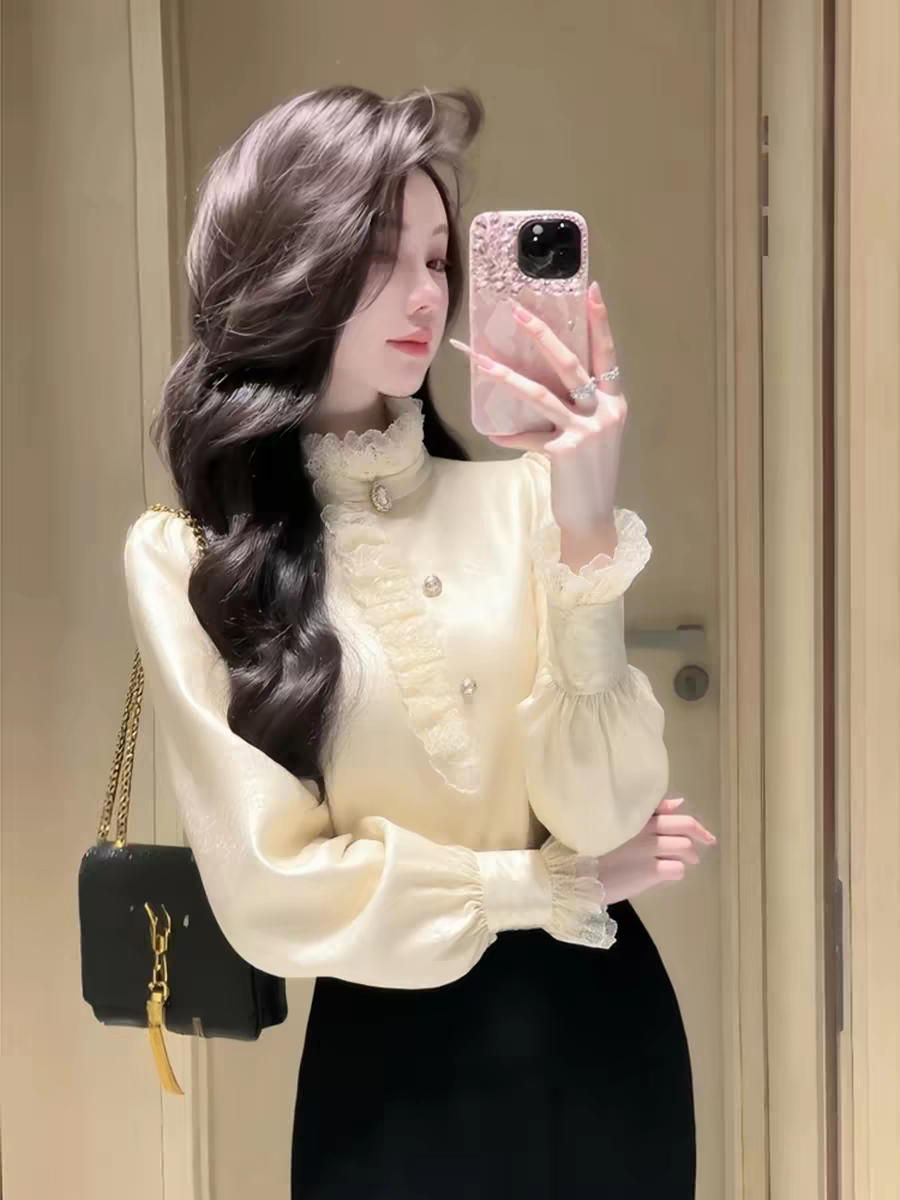 가을 겨울 순수한 욕망 분위기 센스 레이스 조각 기본 셔츠 여성 인사이드 가져 가라. 고급 디자인 센스 작은 대중 빛 럭셔리 아름다운 맨위