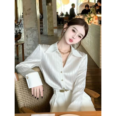 批发法式气质轻奢白色<b class='q'>翻领</b>衬衫女内搭早春高级感独特别致缎面长袖上衣