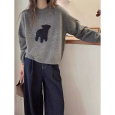 批发秋<b class='q'>冬</b>新款时尚女圆领落肩袖卡通阴影图案短款蜜熊绒大码针织衫毛衣