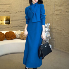 批发2025新款冬季加厚保暖针织<b class='q'>连衣裙</b>女高级感轻奢时髦围脖长款毛衣裙