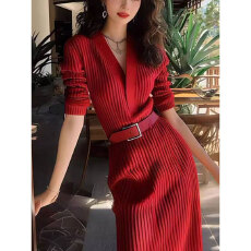 批发2026新款V领<b class='q'>百搭</b>针织连衣裙修身内搭打底气质时尚长裙法式裙子女