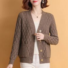 批发春秋新款针织<b class='q'>毛线</b>开衫女宽松显瘦短款外搭V领长袖毛衣<b class='q'>外套</b>女外穿