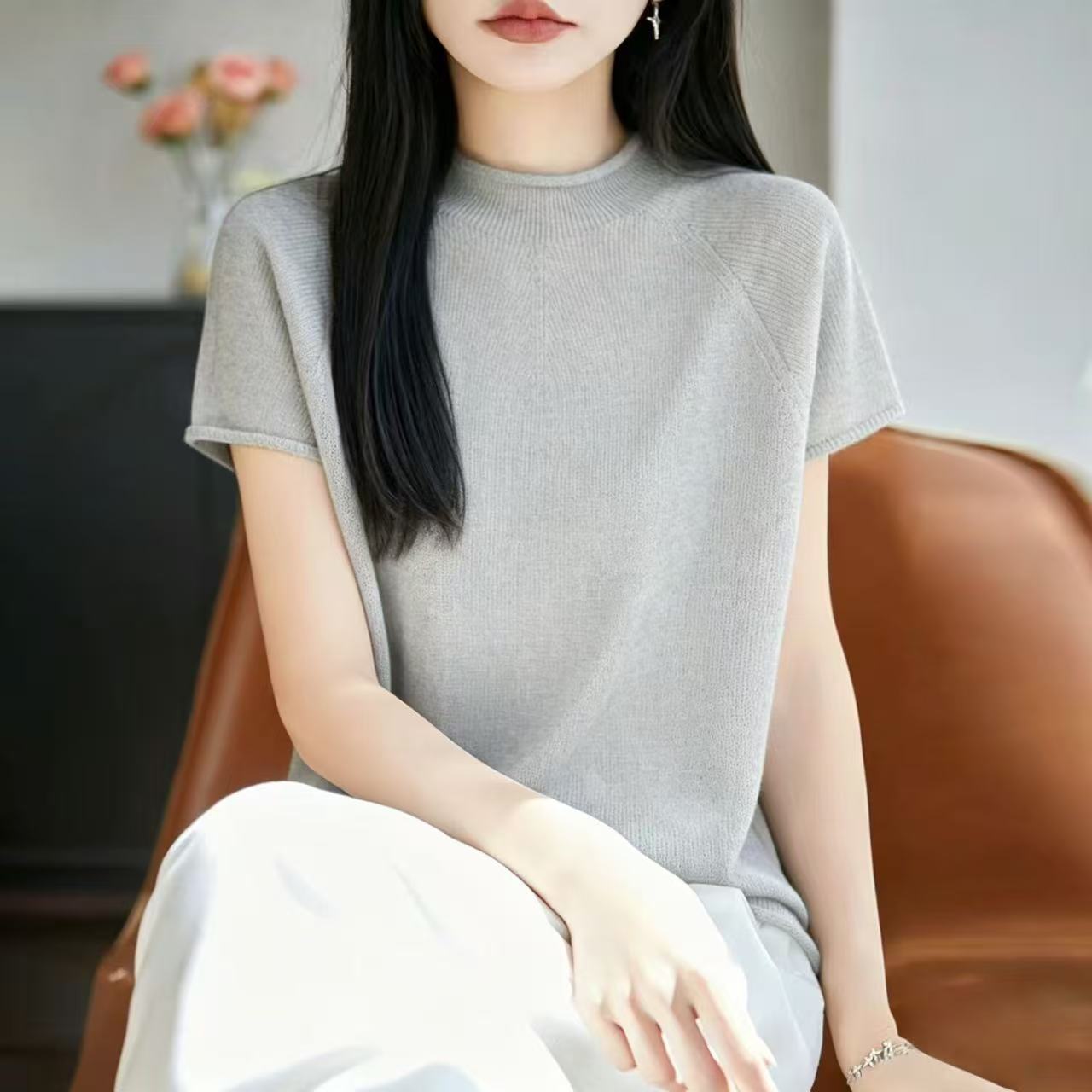 고급 첫 번째 줄 의복 진주 마 니트 라운드 넥 반팔 티셔츠 여성 여름 얇은 스타일 미니멀리즘 단색 슬림해 보이는 티셔츠