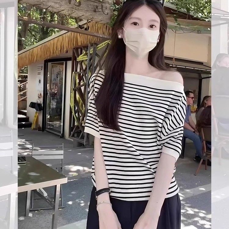 한 부서 오프숄더 맨위 디자인 센스 여성 반팔 티셔츠 여름 스트라이프 얼음 실크 니트 스웨터 연령 감소 맨위 여성