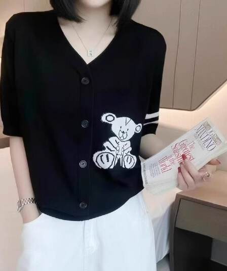 여름 신제품 작은 곰 자수 V넥 반팔 티셔츠 여성 프랑스식 얼음 실크 얇은 스타일 패션 품격 편안함 니트 오픈 가디건