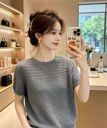 라이 경기 서울 주간 실크 니트 반팔 여성 라운드 넥 홀로우 아웃 엠보싱 질감 루즈핏 통기성 얇은 스타일 연령 감소 슬림해 보이는 맨위
