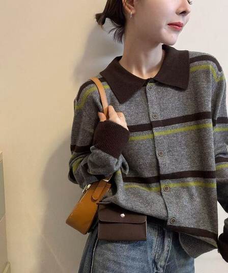 폴로 칼라 배색 새로운 패치워크 색상 스트라이프 폴로 칼라 긴팔 슬림해 보이는 연령 감소 니트 오픈 가디건 패션 외국 가스 다용도 맨위