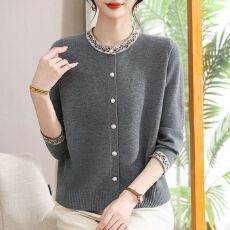 批发春秋洋气上衣针织开衫<b class='q'>中老年</b>妈妈圆领时尚撞色新款宽松减龄<b class='q'>毛衣</b>女