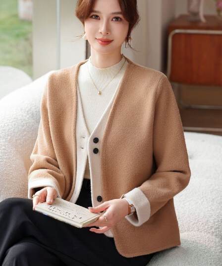 새로운 패션 자이언트 잘 생긴 외국 가스 V넥 니트 빅 사이즈 재킷 중년 여성 페이크 레이어드 오픈 가디건 맨위 여성