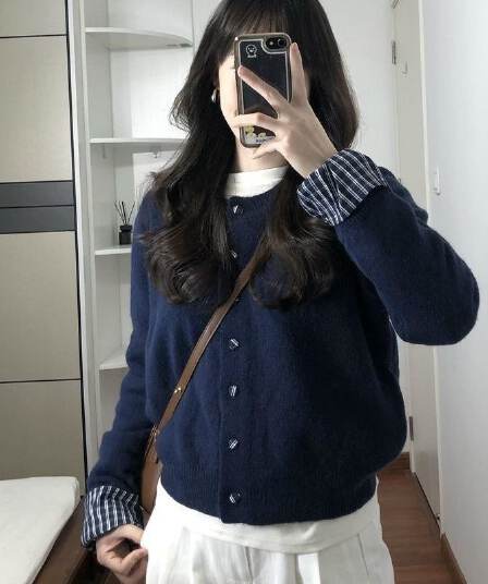 페이크 레이어드 블루 색상 니트 오픈 가디건 스웨터 여자 봄 가을 새로운 한 부서 느긋한 바람 느슨함 센스 쇼트 스타일 맨위