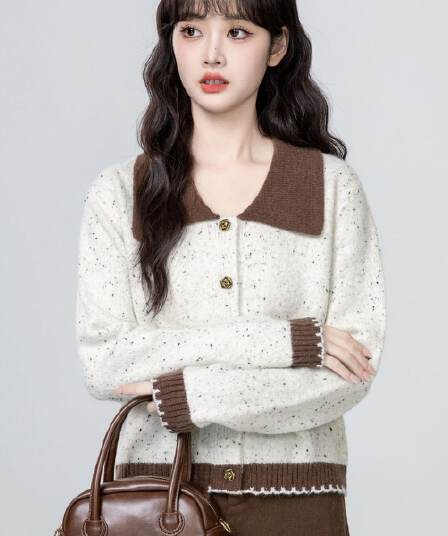 작은 샤넬 스타일 폴로 칼라 프로 피부 스웨터 코트 봄 가을 새로운 디자인 센스 배색 연령 감소 니트 오픈 가디건 쇼트 스타일 맨위
