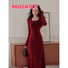 批发早秋冬流行穿搭法式复古红色针织<b class='q'>连衣裙</b>过年战袍高级感内搭长裙子