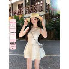 批发画解WAHJU【雨后初晴】浮雕蕾丝花朵设计气质收腰白色连衣裙