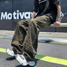 批发男生裤子豹纹牛仔裤男款宽松直筒时尚<b class='q'>嘻哈</b>潮高街潮流百搭牛仔裤
