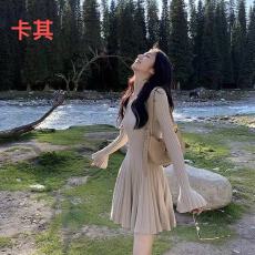 批发法式方领长袖针织连衣裙女秋季2025新款修身显瘦a字百褶打底裙