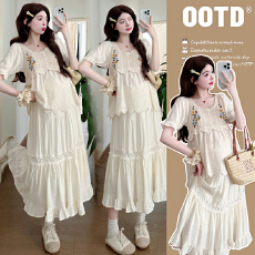 批发实拍 新品复古民族风刺绣镂空针织衫+猪鼻扣半身裙孕妇套装