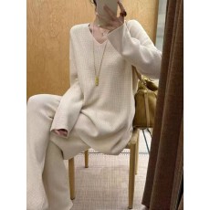 批发松弛慵懒风V领针织<b class='q'>上衣</b>套装女2025冬季新款显瘦阔腿裤两件套