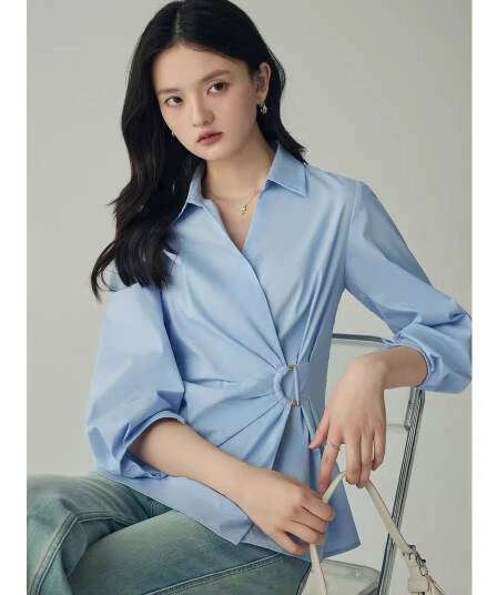 화이트 여성 셔츠 여름 2026 새로운 폭발 프랑스식 셔츠 품격 출퇴근 착용 가져 가라. 허리 수축 맨위 디자인 센스