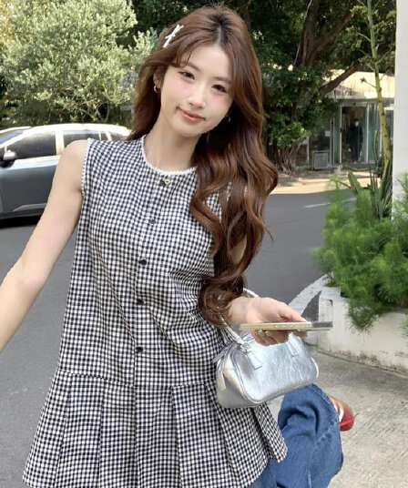 한 부서 싱글 줄 버튼 체크무늬 민소매 조끼 원피스 2026 여름 새로운 연령 감소 작은 키 플리츠 미니 스커트 여성