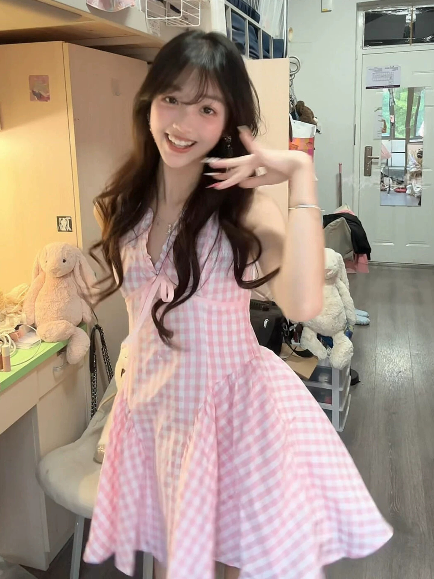 프랑스식 핑크색 체크무늬 행침 목 슬립 여성 드레스 여름 2026 새로운 아름다운 아름다운 허리 수축 한 마디 미니 스커트