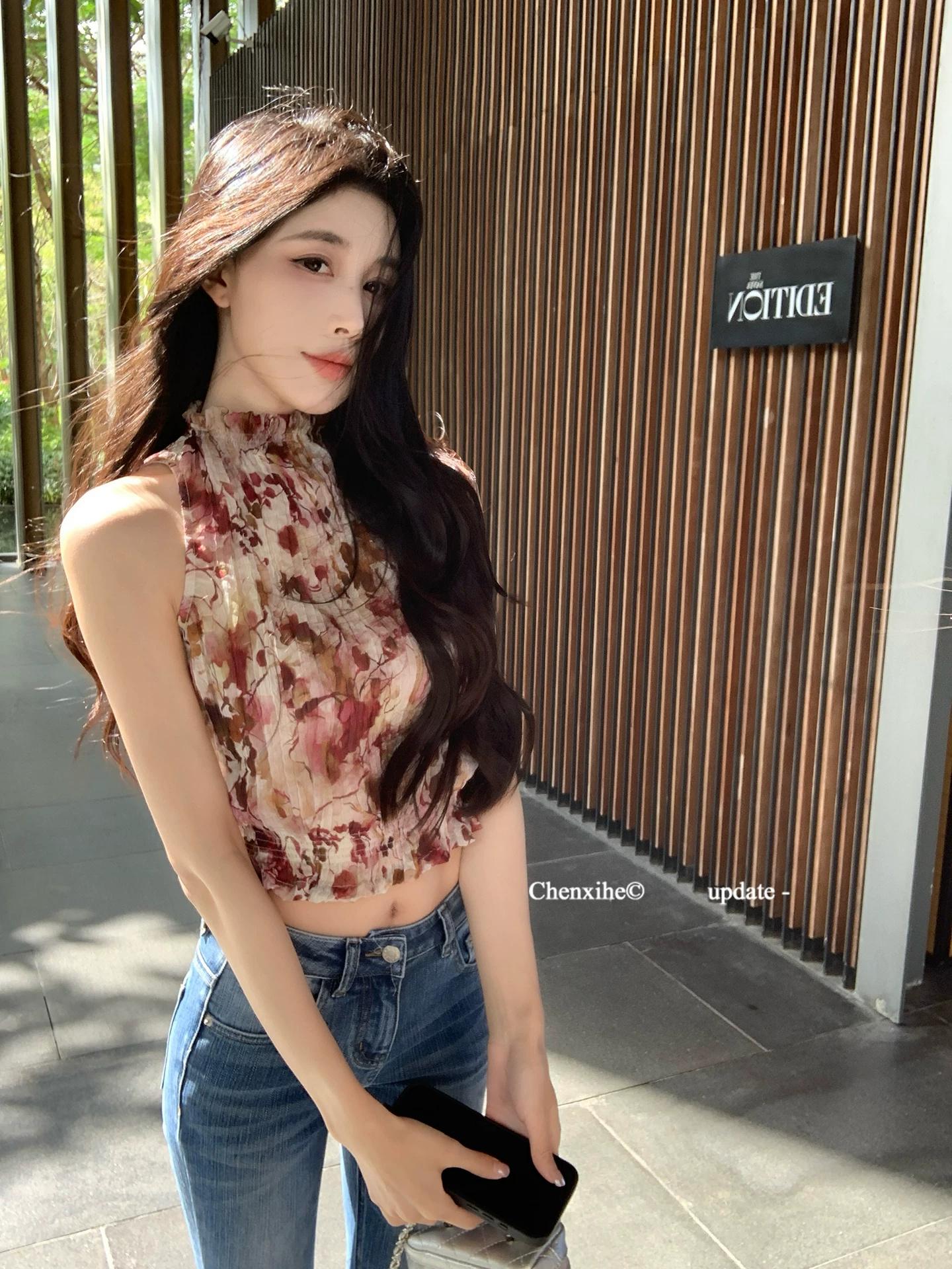 그는 아침 꽃무늬 반하이넥 쇼트 스타일 허리 수축 슬림해 보이는 맨위 민소매 쉬폰 주름 핫걸 조끼 프린트 셔츠