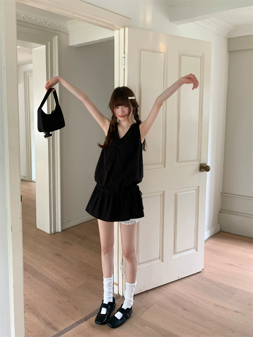 안녕하세요. 대포 미니멀리즘 디자인 센스 작은 대중 V넥 핀치 Pleat 펌프 로프 스태킹 조끼 맨위 여성 여름 단색 작은 셔츠