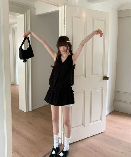 안녕하세요. 대포 미니멀리즘 디자인 센스 작은 대중 V넥 핀치 Pleat 펌프 로프 스태킹 조끼 맨위 여성 여름 단색 작은 셔츠