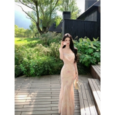 批发JAYKY YANG【花神芙罗拉】法式荡领蕾丝<b class='q'>拼接</b><b class='q'>连衣裙</b>印花长款吊带裙