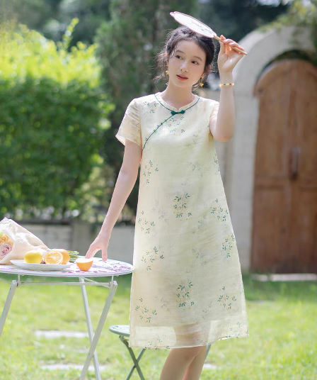 여름 새로운 밝은 노란색 얇은 스타일 꽃무늬 치파오 드레스 통기성 국풍 드레스 여행 출퇴근 슬림해 보이는 드레스