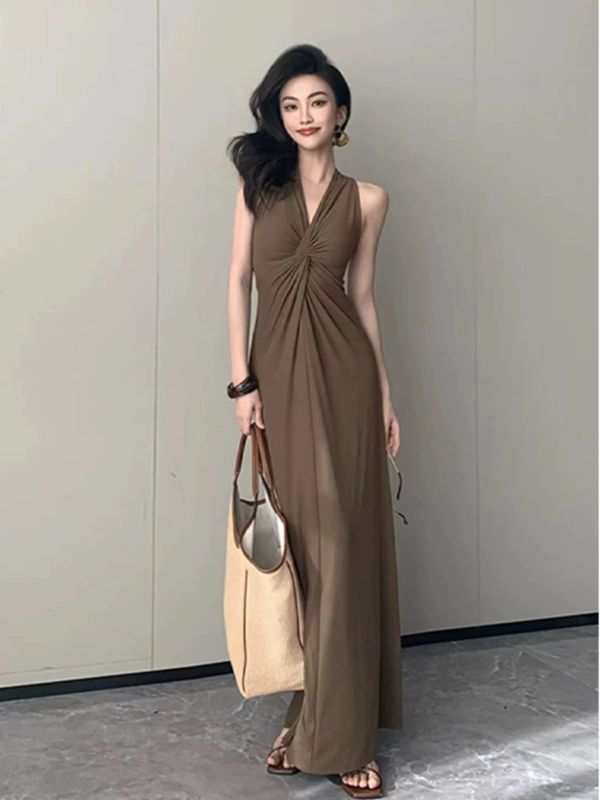 실사 빅 사이즈 여성 의류 품격 슬림해 보이는 작은 대중 민소매 드레스 여름 비틀림 디자인 센스 여성 드레스