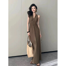 批发实拍~大码女装气质显瘦小众无袖连衣裙夏扭结设计感连衣裙女