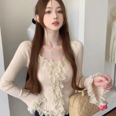 批发小众设计感纯欲风圆领排扣长袖针织衫秋季新款辣妹蕾丝拼接上衣<b class='q'>女</b>