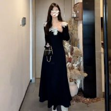 批发法式小香赫本风黑色v领<b class='q'>连衣裙</b>子女秋冬季2025新款高级感内搭长裙