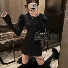 批发半高领包臀连衣裙<b class='q'>女</b>冬款泡泡袖收腰小黑裙长袖修身显瘦打底裙短裙