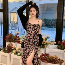批发吊带连衣裙2026夏季新款女<b class='q'>开衫</b>纯欲甜辣显瘦气质设计感开叉碎花裙