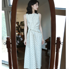 批发法式无袖波点背心连衣裙子女夏季2026新款收腰绑带独特设计感长裙