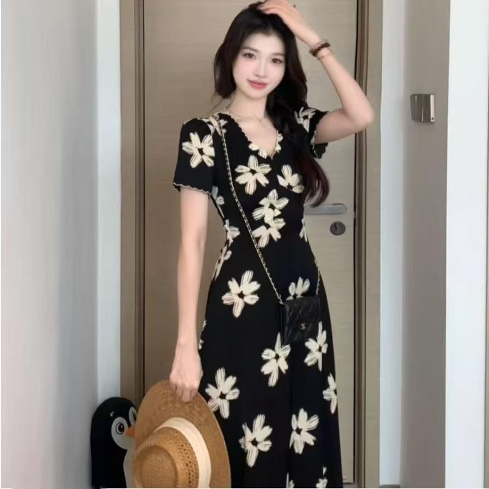레트로 레이스 V넥 꽃무늬 반팔 여성 드레스 2026 여름 새로운 허리 수축 슬림해 보이는 프랑스식 a 단어 길이 치마
