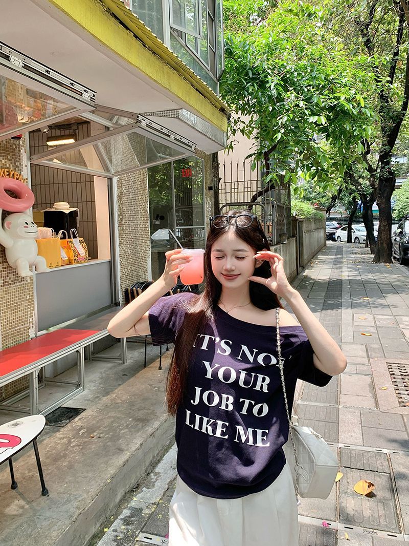 210 그램 좋은 면 부드러운 바람 루즈핏 비스듬한 칼라 알파벳 프린트 반팔 여성 한 부서 여름 티셔츠 슬림해 보이는 오프숄더 맨위