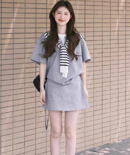 고급 센스 캐주얼 운동복 세트 여성 여름 학생 루즈핏 슬림해 보이는 한국 스타일 패션 반팔 미니 스커트 투피스 세트