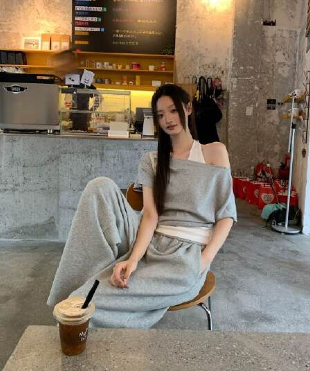 40 좋은 면 디자인 센스 배색 페이크 레이어드 행침 목 보트넥 맨위 티셔츠 오프숄더 반팔 여성 여름