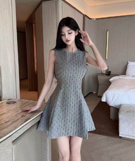 품격 명문 여성 빛 요리 한 바람 라운드 넥 민소매 드레스 작은 키 순수한 욕망 섹시함 허리 수축 슬림해 보이는 한 마디 작은 드레스