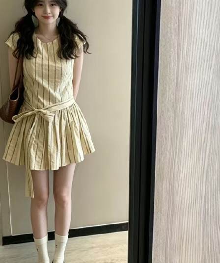 달콤함 미니 스커트 패션 스트랩 년 여름 반팔 드레스 2026 한 부서 다용도 허리 수축 슬림해 보이는 새로운 살구 색상
