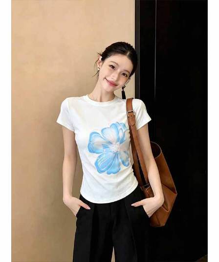 디자인 센스 아메리칸 달콤한 핫걸 몸매 가꾸기 반팔 티셔츠 여성 여름 ins Chic 고유 한 꽃 프린트 쇼트 스타일 맨위