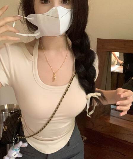 핫걸 레이스업 행침 목 반팔 긍정적 인 어깨 여성 티셔츠 여름 디자인 센스 불규칙 쇼트 스타일 맨위