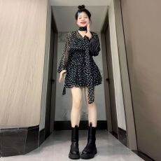批发2026新款法式赫本风黑色<b class='q'>碎花</b>连衣裙子女秋季独特漂亮气质收腰<b class='q'>短裙</b>