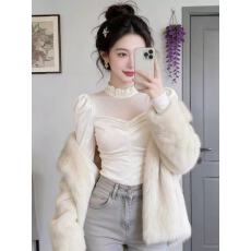 批发秋冬新款轻奢法式轻熟时尚不撞款穿搭气质设计感白色丝绒上衣